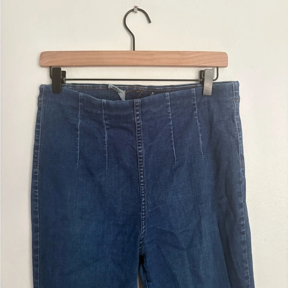 Free People Pleated Dark Blue Denim Flare Pants Crop Ankle size 30 Stretchy EUC - Picture 2 of 7